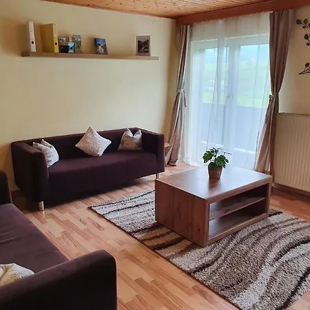 Geraeumig Ausgelegte In Der Oberen Etage Mit Bergblick Vom Privaten Balkon