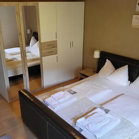 Geraeumig Ausgelegte In Der Oberen Etage Mit Bergblick Vom Privaten Balkon Fusch an der Glocknerstraße