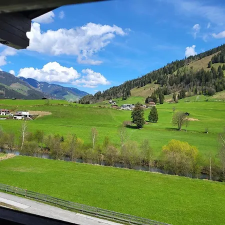 Geraeumig Ausgelegte In Der Oberen Etage Mit Bergblick Vom Privaten Balkon * Fusch an der Glocknerstraße